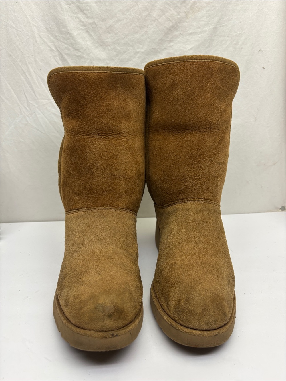 UGG Women's Short Suede Boots in Chestnut, SZ 9.5, box 76